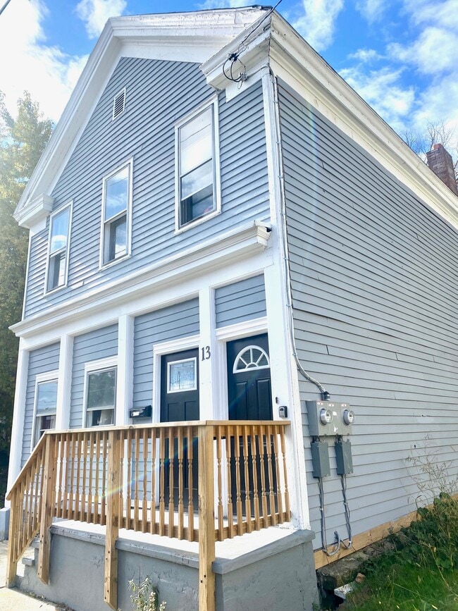 Building Photo - 13 Sargent St