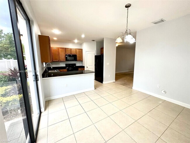 Building Photo - 3 br, 2.5 bath House - 408 NE 194th Ter