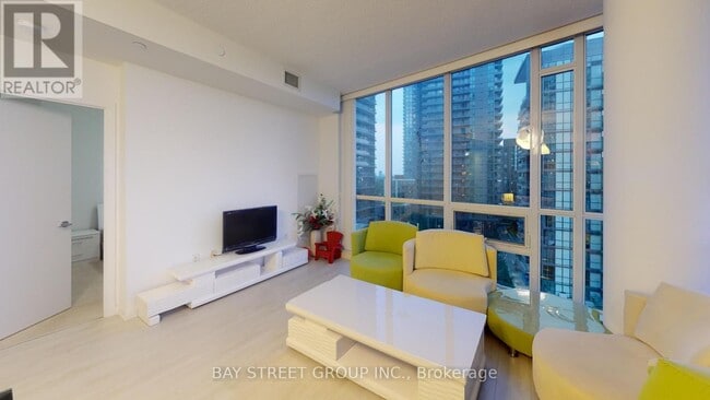 Building Photo - 62 Forest Manor Rd