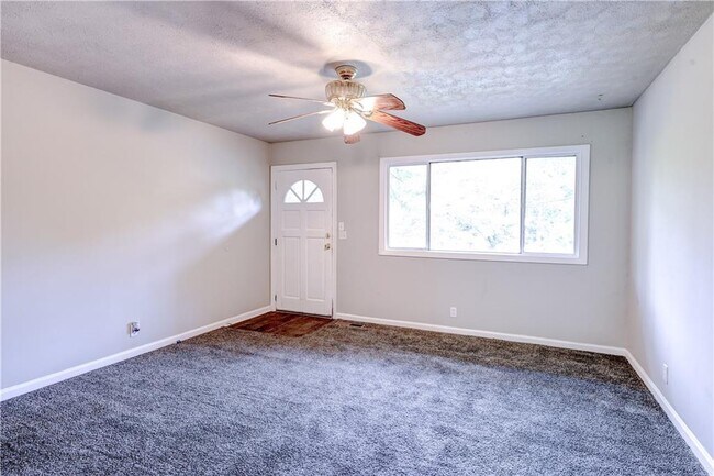 Foto del edificio - 5904 Heatherwood Ln