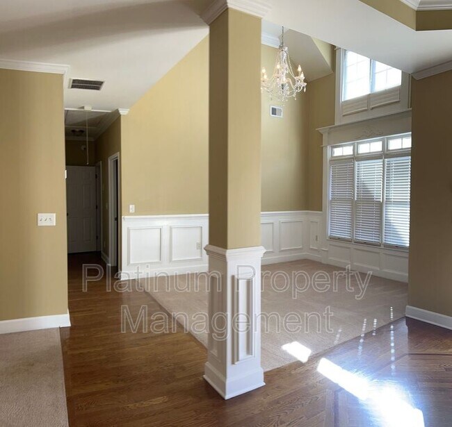 Building Photo - 1226 Chippewa Oak Dr NE