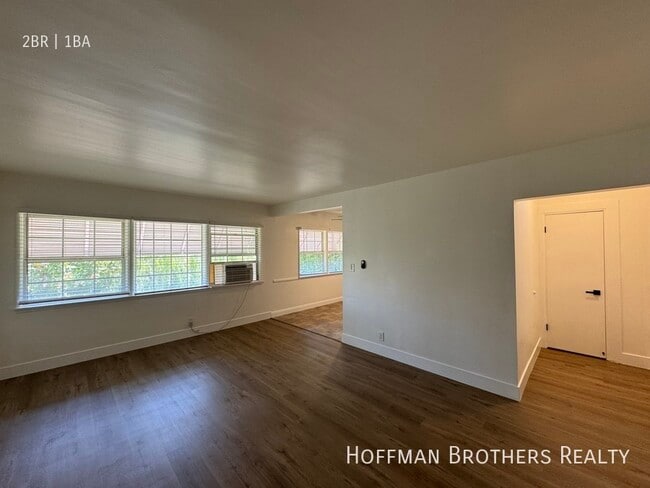 Building Photo - 1411 S Van Ness Ave