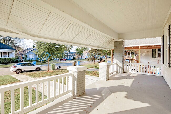 Foto del edificio - NOW OFFERING $250 OFF FIRST FULL MONTH IF ...