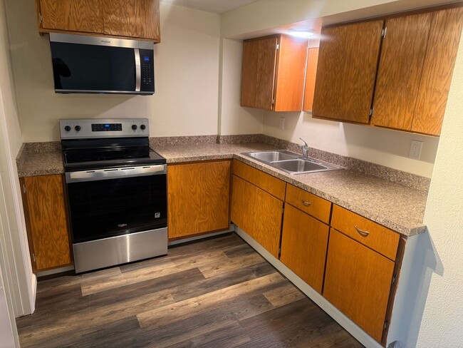 Foto del edificio - Studio apartment with a large garage in Eugene!