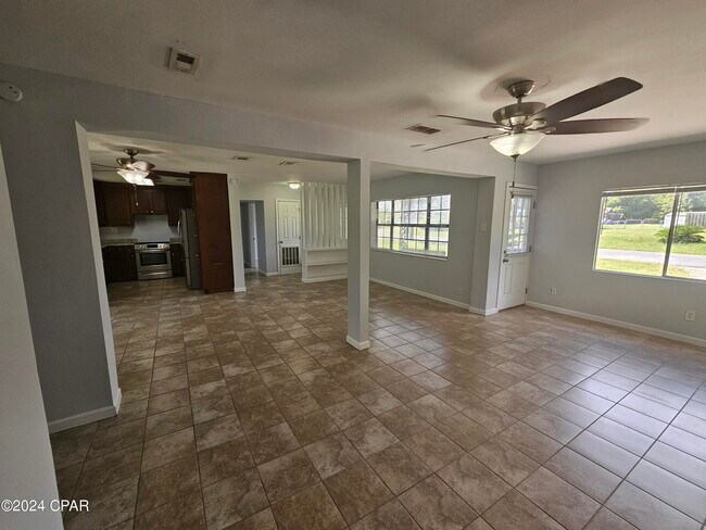 Building Photo - 112 Martin Lake Dr