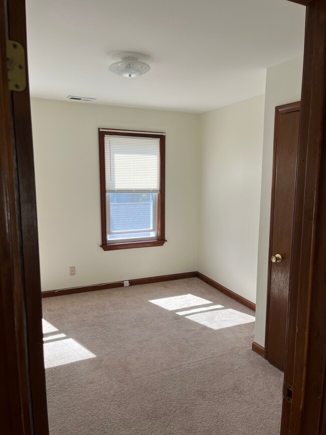 Building Photo - 11 Highland Ave