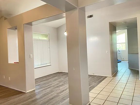 Foto del edificio - Location, location, location! This charming home is located in the much desired Northwest area of...