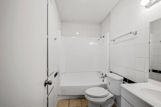 Building Photo - 1111 Sunrise Rd. #16