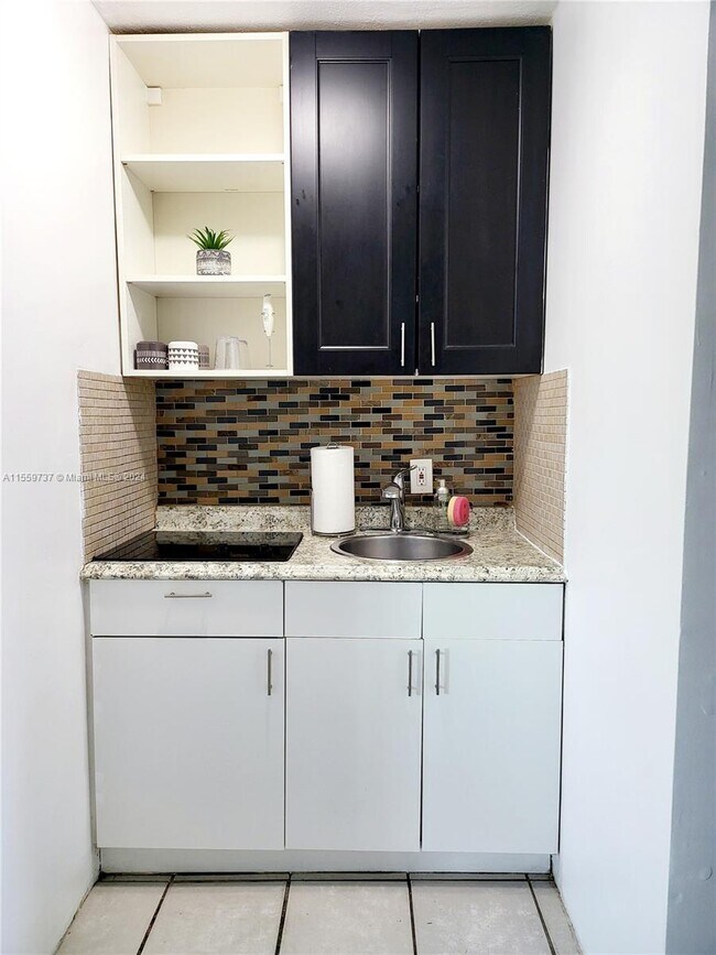 Foto del edificio - 3405 W Lake Pl