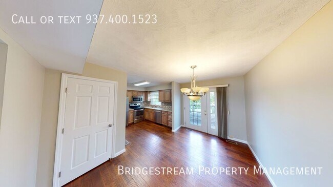 Building Photo - Updated 2 BR 1.5 BA Condo with Basement in...