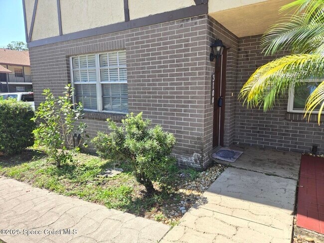 Foto del edificio - 3100 Sir Hamilton Cir