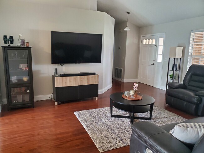 Building Photo - 601 Aggie Dr