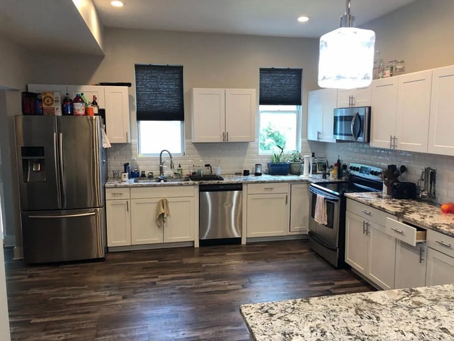 Kitchen (w/ current appliances) - 242 N Summit St