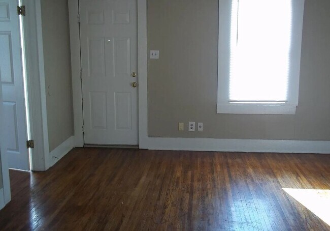 Foto del edificio - 1547/1549 E 10th St Duplex