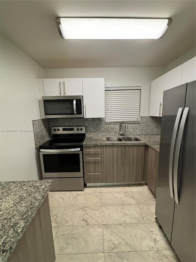 Building Photo - 7470 Miami Lakes Dr