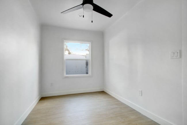 Building Photo - 161 S Burlington Ave
