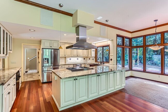 Building Photo - 4bd/4.5ba Redmond Home
