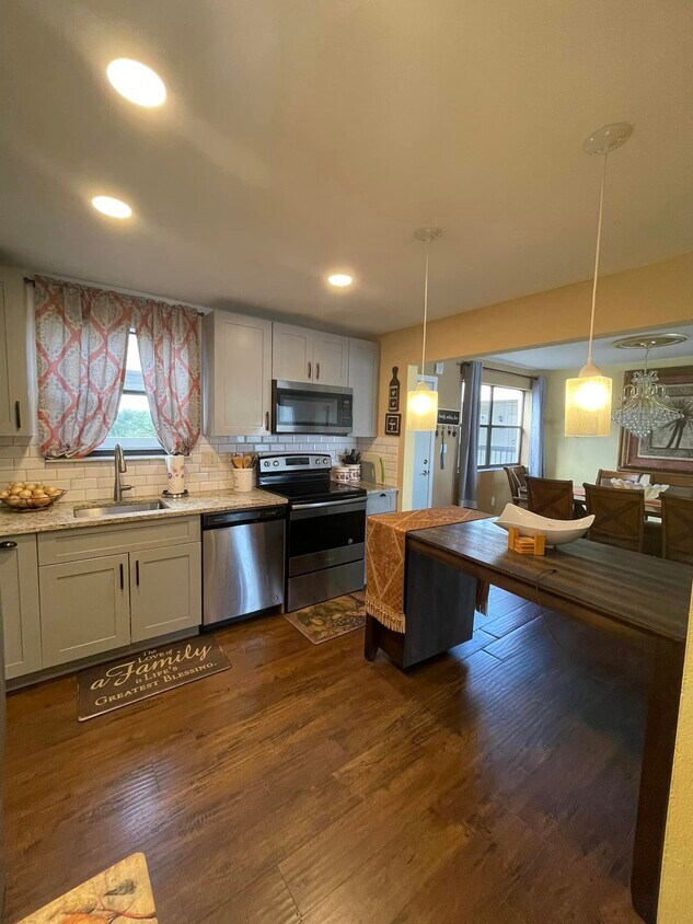 Foto principal - 605 Ives Dairy Rd