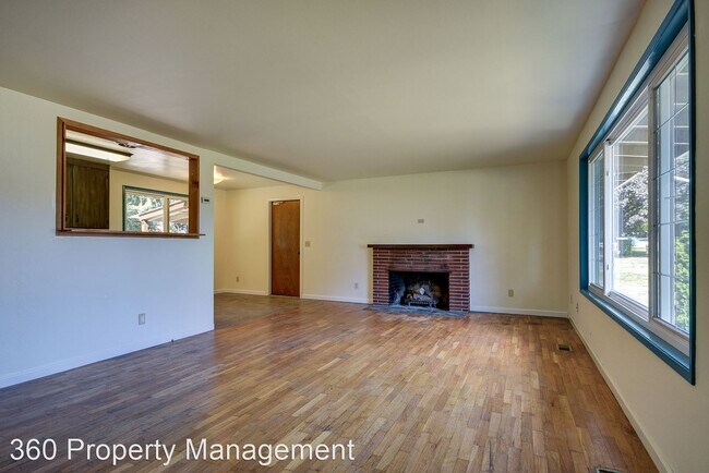 Foto del edificio - 3 br, 1.5 bath House - 1782 NE 6th Ave