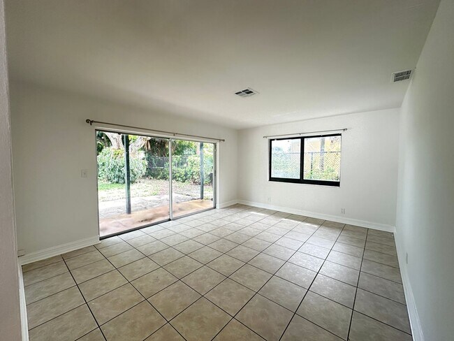 Building Photo - Remolded 3 Bed 2 Bath Single Family Home! ...