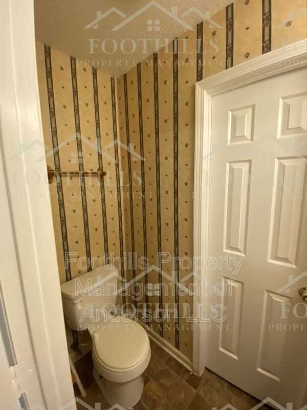 Building Photo - 502 Woodcrest Dr