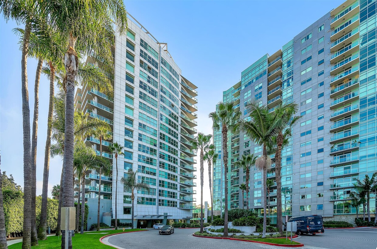 Primary Photo - 13600 MARINA POINTE Dr