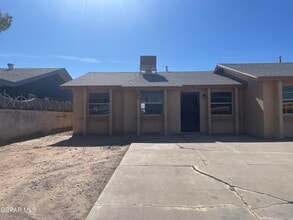 Building Photo - 204 Prado Rd