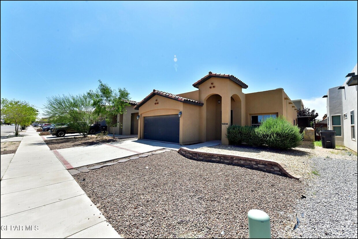 Foto principal - 13514 Hazlewood St