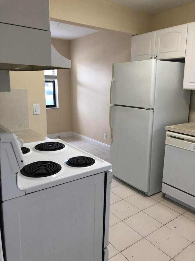 Foto del edificio - 5939 Forest Hill Blvd