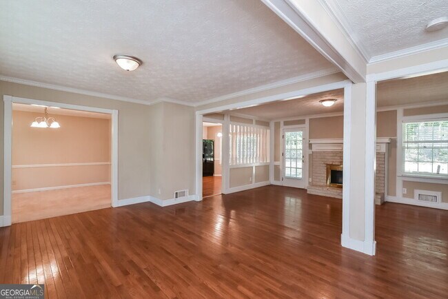 Building Photo - 737 Mountainbrooke Cir SW