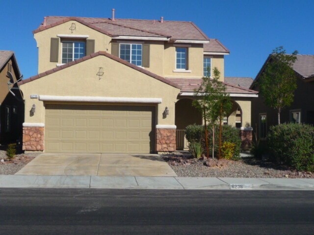 Foto principal - OPEN & AIRY 2 STORY W/4 BEDS, 2 1/2 BATH &...