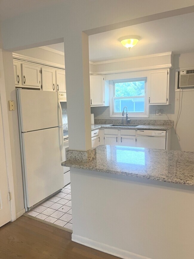 Foto del edificio - 7952 Madison St