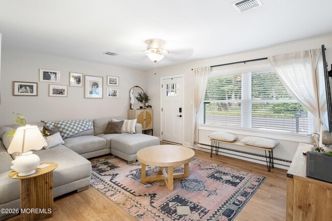 Foto del edificio - 329 Briggs Ave