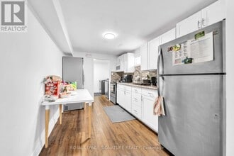 Building Photo - 702 Leeder Ct