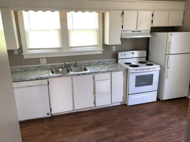 Foto del edificio - Now Available!! 1 Bed, 1 Bath House - BONUS ROOM!!