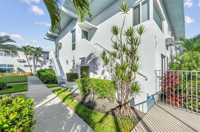 Foto del edificio - 425 Bayshore Dr