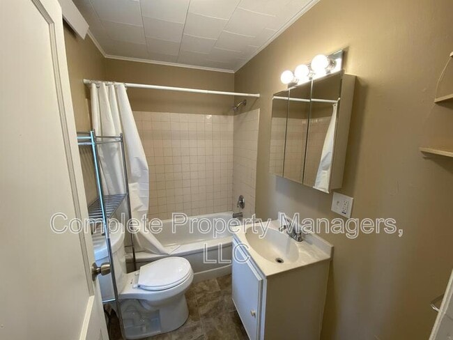 Foto del edificio - 220 E 7th St