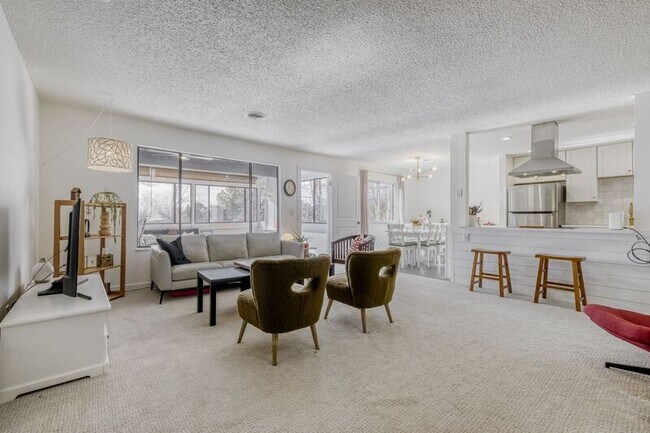 Building Photo - 6520 Delmonico Dr