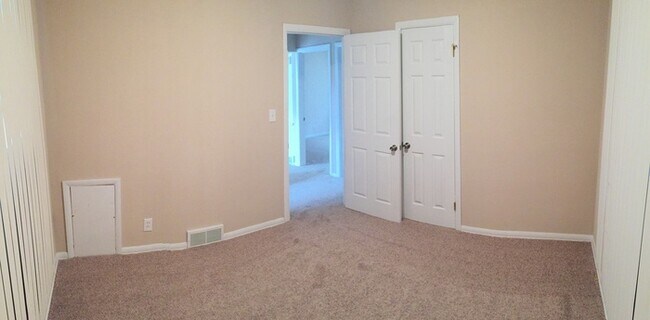 Foto del edificio - Charming ranch in wonderful neighborhood