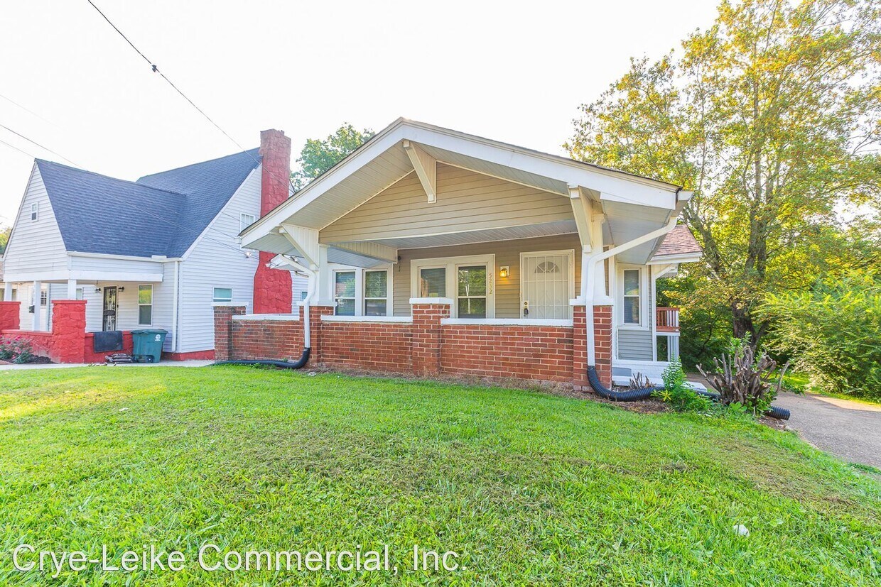 3 br, 2 bath House 5232 Central Avenue House Rental in Chattanooga