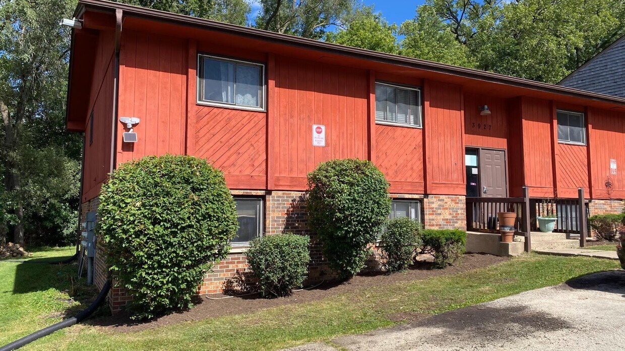 Foto del edificio - 3927 Sage Dr