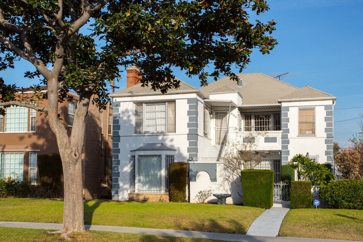 Primary Photo - 4142 S Victoria Ave