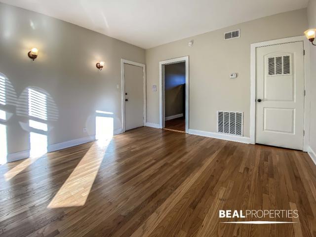Building Photo - 0 bedroom in CHICAGO IL 60613