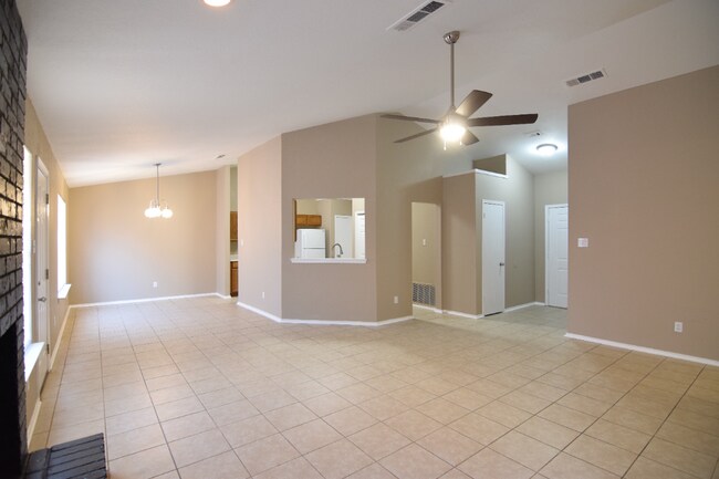 Building Photo - 2207 Pixton Dr