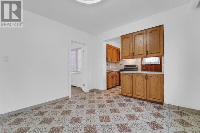 Photo du bâtiment - 151 Ascot Ave