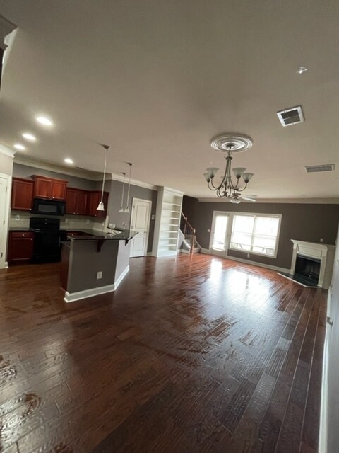 Building Photo - 140 Townview Dr