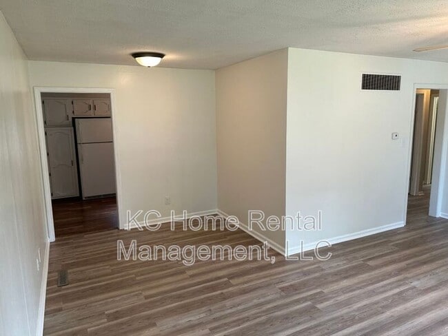 Building Photo - 804 NE 66th Terrace
