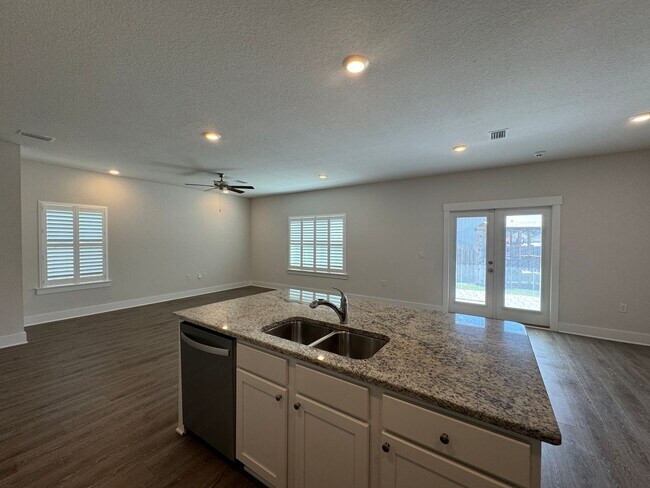 Building Photo - 4 Bedroom in Pace