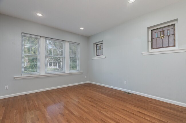Foto del edificio - 6044 Washington Blvd