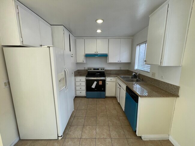 Foto del edificio - 719 N Eucalyptus Ave